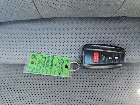 Used 2023 Toyota Highlander Limited FWD image 29