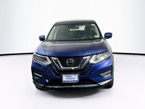 Used 2019 Nissan Rogue S image 2