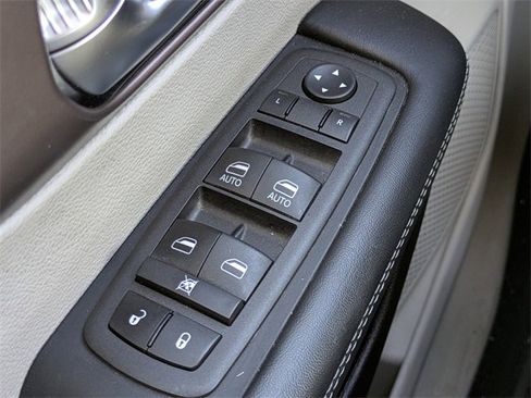 Used 2023 Chrysler Voyager LX image 22