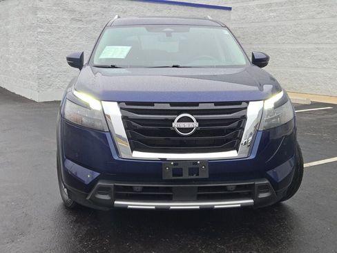 Used 2025 Nissan Pathfinder SL AWD/4WD image 4