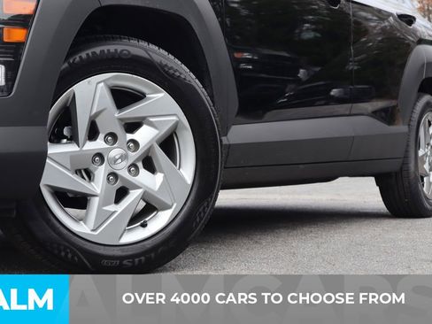 Used 2025 Hyundai Kona SE image 3