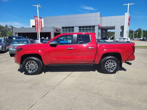 Used 2025 Toyota Tacoma Limited image 2