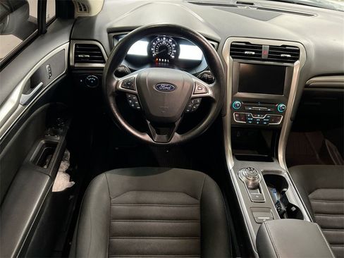 Used 2018 Ford Fusion SE w/ Fusion SE Technology Package image 18