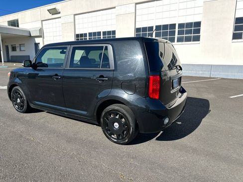 Used 2010 Scion xB FWD image 4