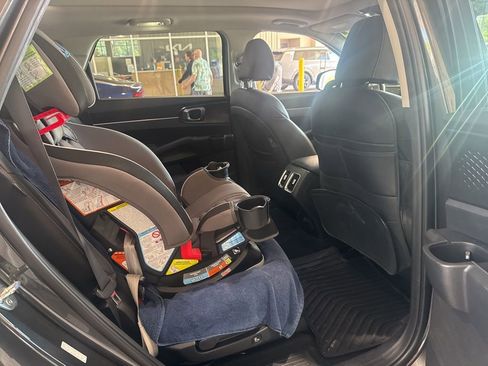 Certified 2025 Kia Sorento EX image 4