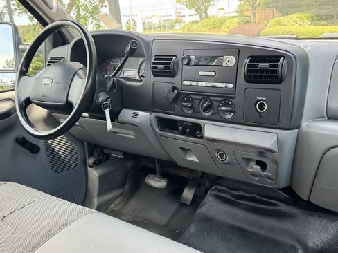 Used 2005 Ford F250 Lariat image 17