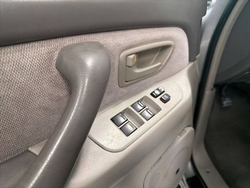 Used 2002 Toyota Sequoia SR5 AWD/4WD image 6