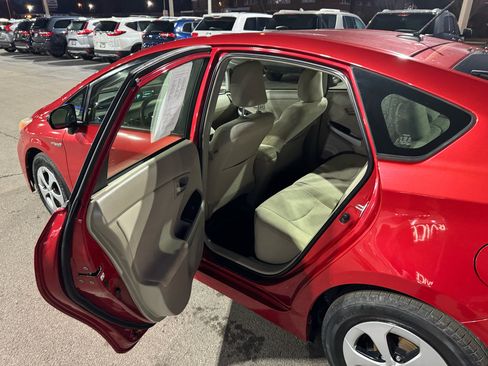 Used 2014 Toyota Prius Three image 12