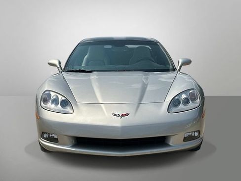 Used 2006 Chevrolet Corvette Coupe w/ Performance Package RWD image 20