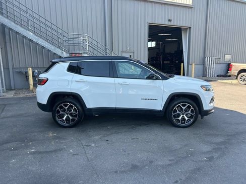 Certified 2025 Jeep Compass Limited AWD/4WD image 2