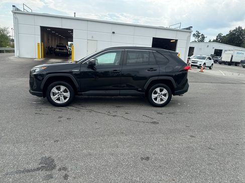 Used 2020 Toyota RAV4 LE AWD/4WD image 3