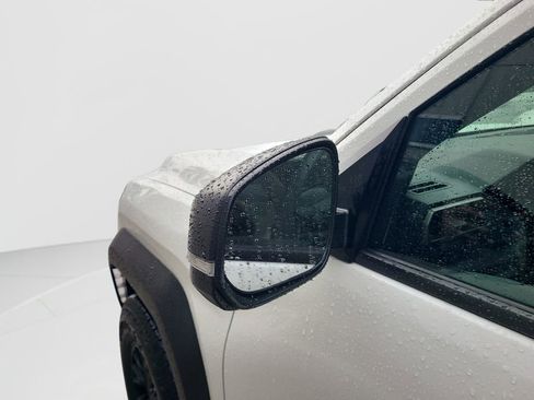 Used 2025 Toyota 4Runner TRD Off-Road Premium AWD/4WD image 25