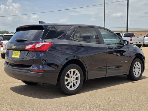 Used 2020 Chevrolet Equinox LS w/ LS Convenience Package FWD image 5
