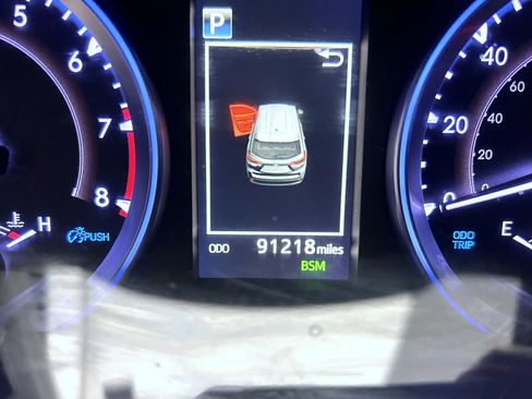 Used 2019 Toyota Highlander XLE image 11