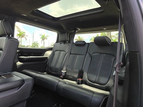 Used 2022 Jeep Grand Wagoneer Series II AWD/4WD image 23