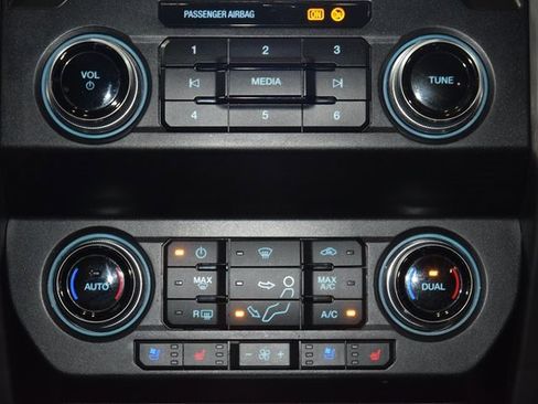 Used 2021 Ford F450 Platinum w/ FX4 Off-Road Package image 32