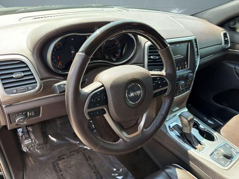 Used 2018 Jeep Grand Cherokee Overland AWD/4WD image 4