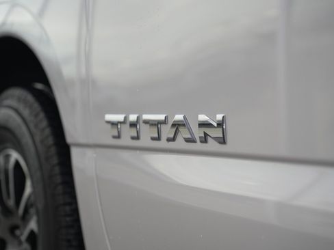 Used 2023 Nissan Titan SV image 15