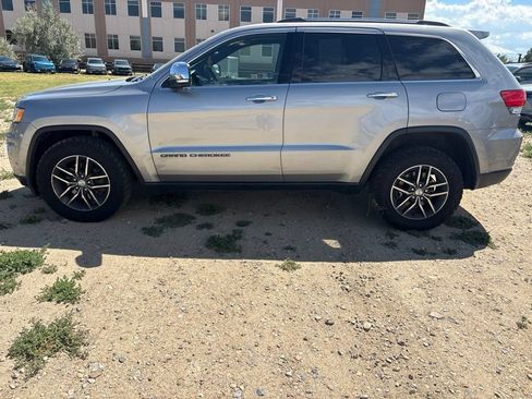 Used 2018 Jeep Grand Cherokee Limited AWD/4WD image 2