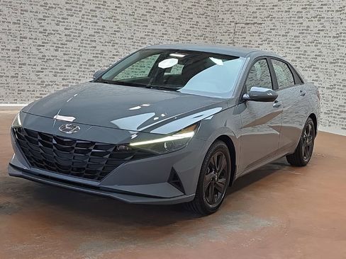 Used 2022 Hyundai Elantra Blue FWD image 3