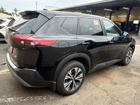 Used 2023 Nissan Rogue SV image 3