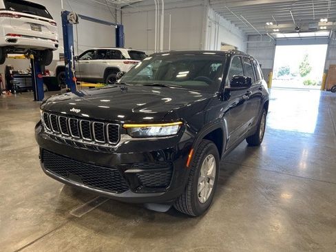 New 2025 Jeep Grand Cherokee Laredo X w/ Luxury Tech Group I image 3