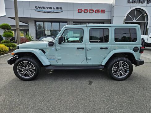 Used 2023 Jeep Wrangler Unlimited Sahara w/ Cold Weather Group AWD/4WD image 2