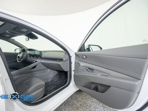 Used 2024 Hyundai Elantra SEL w/ Convenience Package FWD image 38