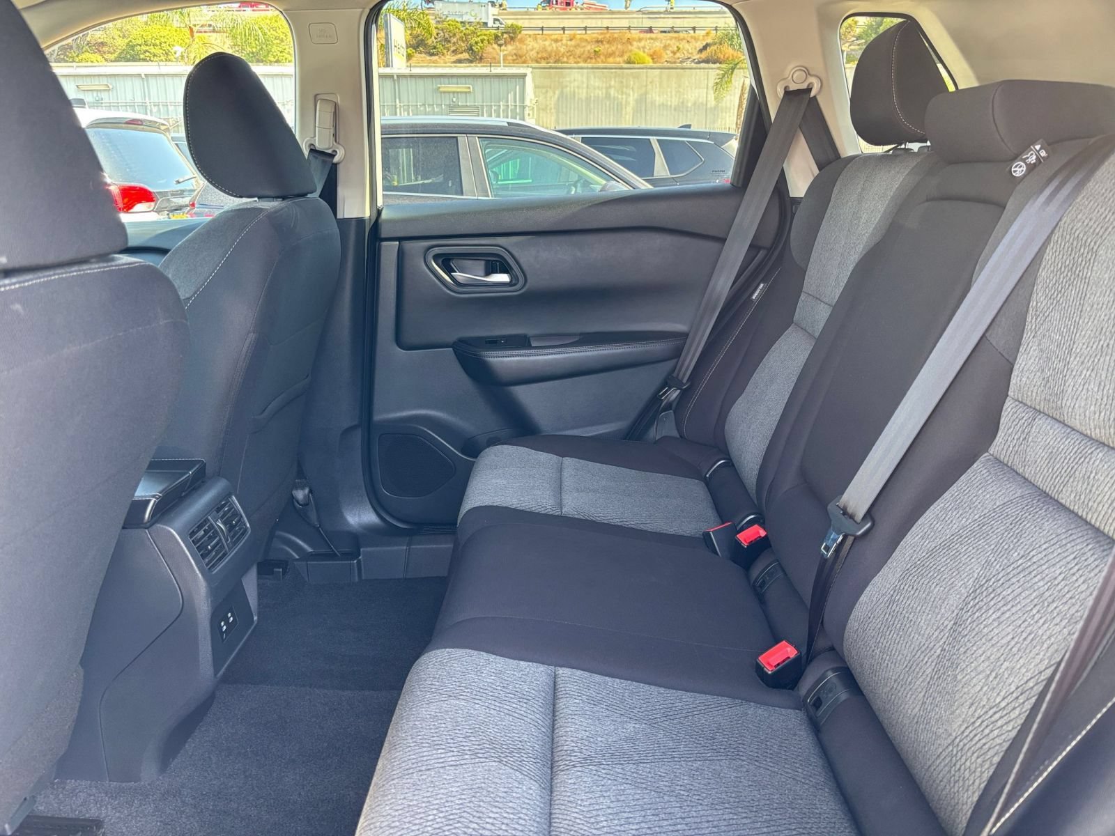 Used 2026 Nissan Rogue SV FWD image 27