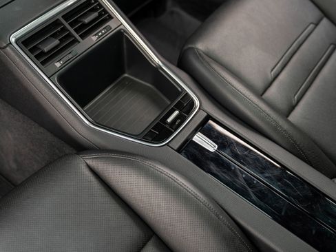 Used 2018 Porsche Panamera 4 image 30