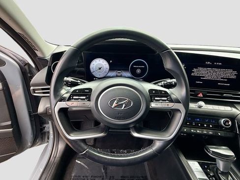 Used 2023 Hyundai Elantra SEL w/ Convenience Package image 11