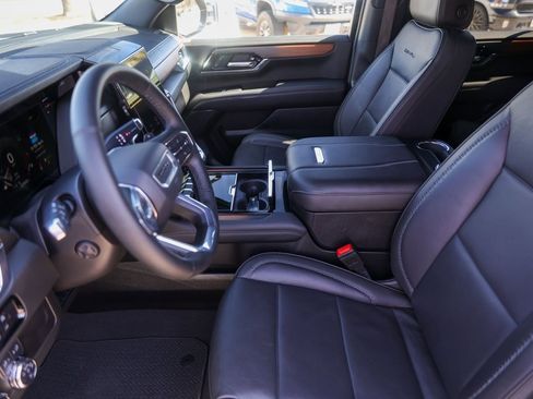 Used 2025 GMC Yukon Denali image 9