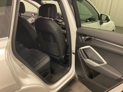 Used 2025 Audi Q3 2.0T Premium image 24