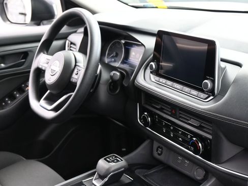 Used 2024 Nissan Rogue S image 37