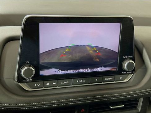 Used 2024 Nissan Rogue SV FWD image 15