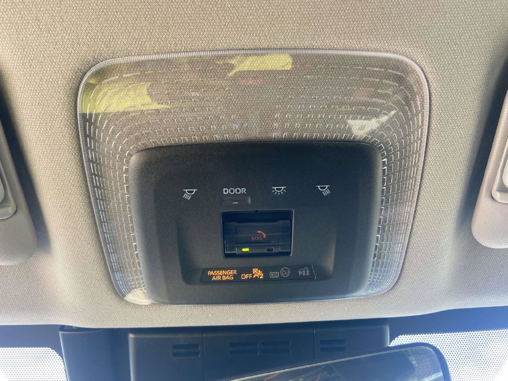 Used 2025 Toyota Prius Plug-In Hybrid FWD image 32