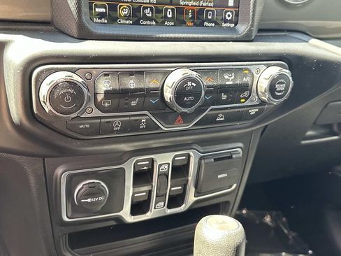 Used 2022 Jeep Wrangler Unlimited Sahara w/ Cold Weather Group AWD/4WD image 22
