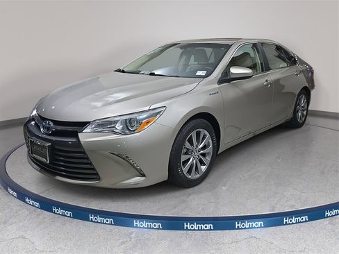 Used 2016 Toyota Camry XLE image 1
