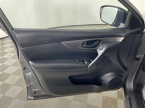 Used 2017 Nissan Rogue Sport S w/ S Appearance Package image 15