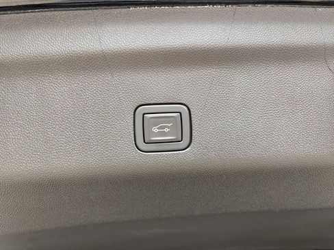 Used 2024 GMC Yukon XL Denali image 12