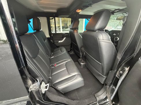 Used 2015 Jeep Wrangler Unlimited Sahara w/ Trailer Tow Group AWD/4WD image 2