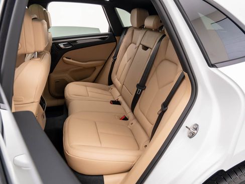 Certified 2026 Porsche Macan AWD/4WD image 16