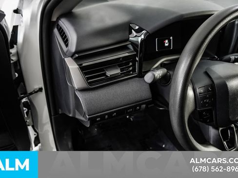 Used 2025 Toyota Camry LE image 31