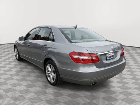 Used 2010 Mercedes-Benz E 350 Sedan image 3