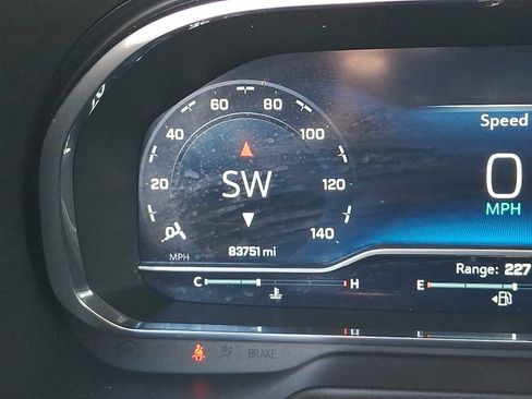 Used 2022 Chevrolet Suburban RST w/ Luxury Package image 23