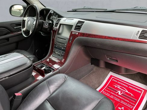 Used 2010 Cadillac Escalade Premium image 20