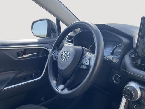Used 2021 Toyota RAV4 XLE image 5
