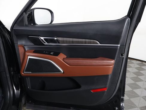 Used 2024 Kia Telluride EX w/ EX Captain's Chair Package image 27