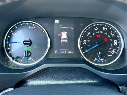 Used 2022 Toyota RAV4 XLE Premium image 17