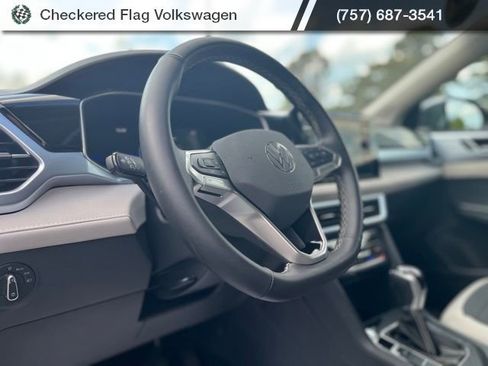 Used 2025 Volkswagen Taos SE image 17